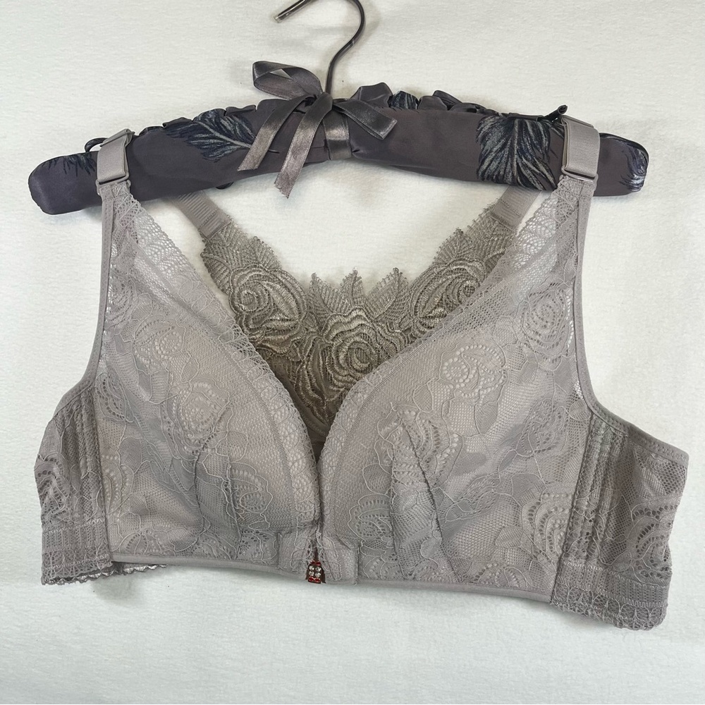NWOT Floral Secrets Bra Elegant Lace Front-Closure Comfort Gray Bralette Sz 46C